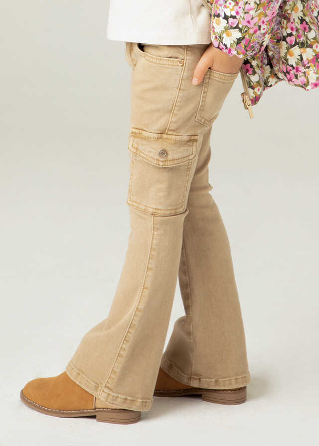 Pantalon sarga cargo flare